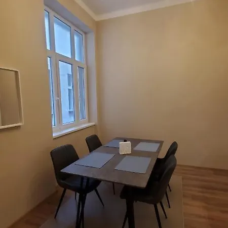 Yes Apartment, Center 公寓